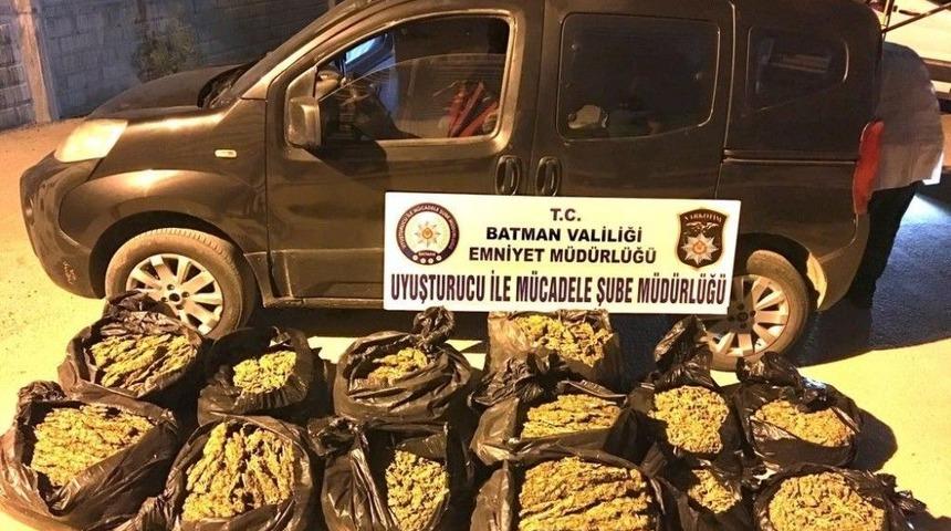 Batman&rsquo;da İhtara Uymayan Ara&ccedil;ta Uyuşturucu Bulundu