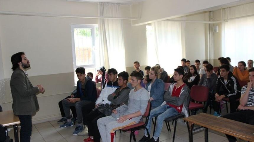B&uuml;y&uuml;kşehir, Akademi Liseyi Gen&ccedil;lere Tanıtıyor