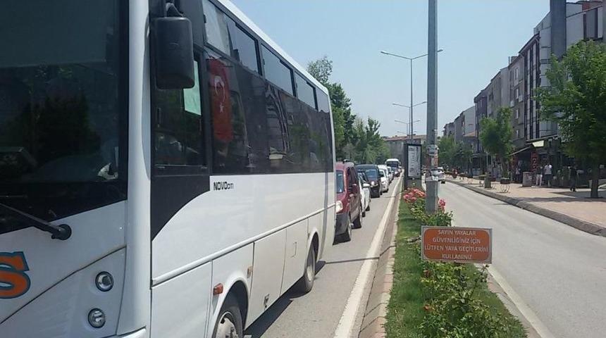 Mezuniyet T&ouml;reni Trafikte &Ccedil;ileye D&ouml;n&uuml;şt&uuml;