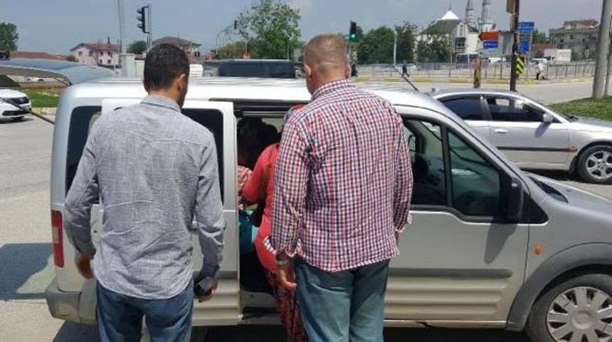 Düzce'de Çocukları Dilendiren 2 Kadına Gözaltı