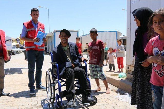 Engelli Suriyelilere 20 Adet Tekerlekli Sandalye Dağıtıldı