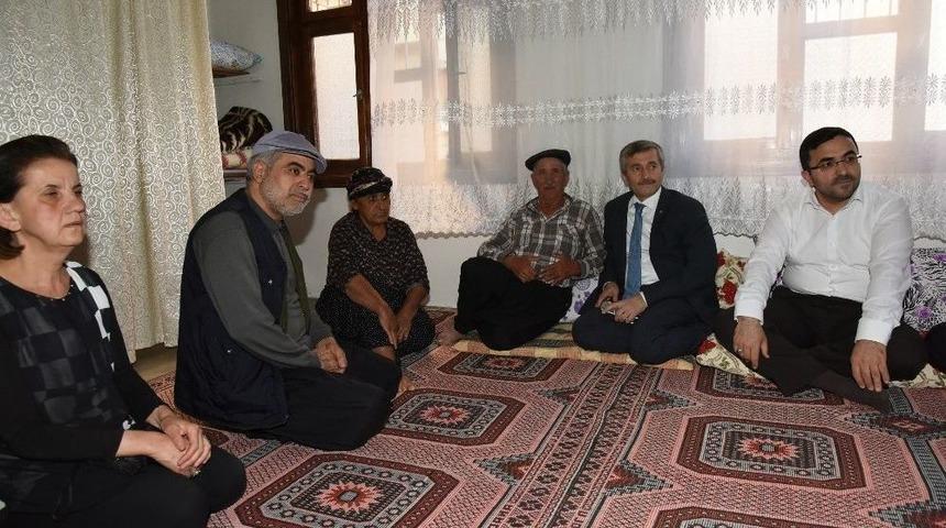 Başkan Tahmazoğlu, Aileleri Ziyaret Etti
