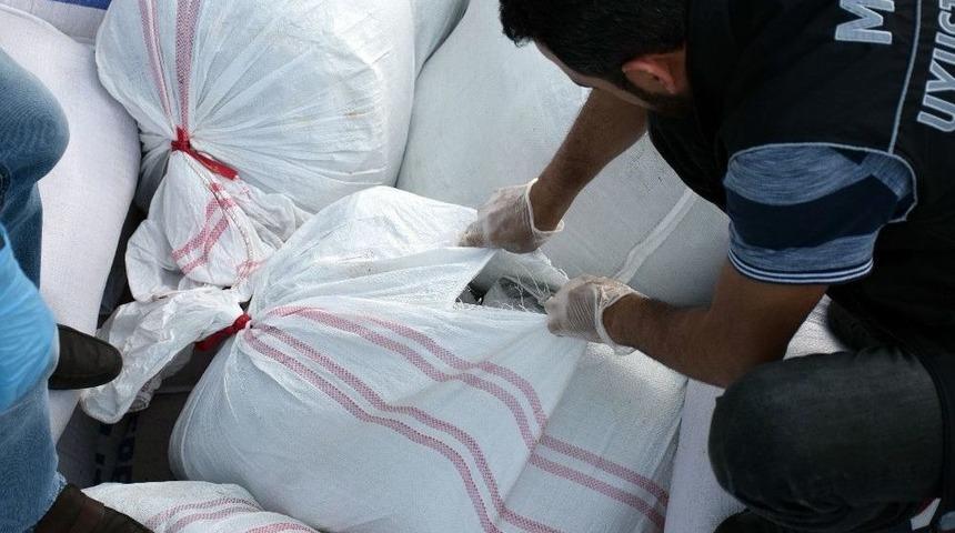 Kepek Y&uuml;kl&uuml; Kamyondan 164 Kilo Esrar &Ccedil;ıktı