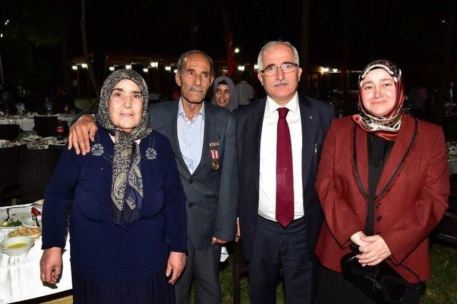 Şanlıurfa İl Eminiyet Müdürlüğünden Şehit Ve Gazi Ailelerine İftar Yemeği