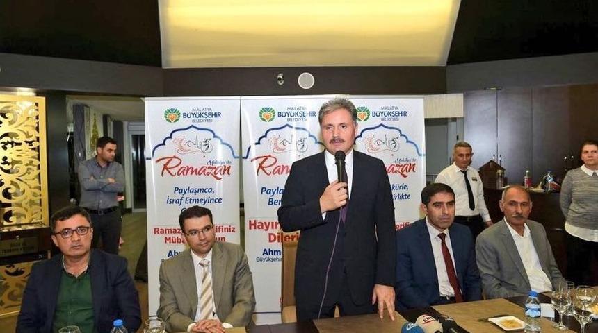 &Ccedil;akır Basın Mensuplarıyla İftarda Bir Araya Geldi