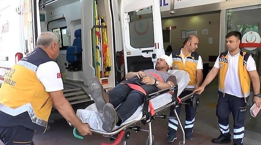 Kavga Eden 2 &Ouml;ğretmen Yaralandı