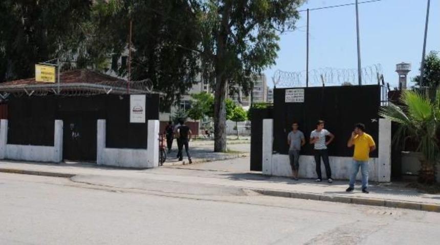 Devamsızlığını Silmeyen M&uuml;d&uuml;r Yardımcısını Bı&ccedil;akladı