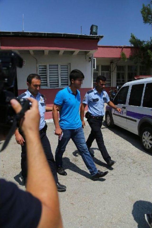 Devamsızlığını Silmeyen M&uuml;d&uuml;r Yardımcısını Bı&ccedil;akladı 1