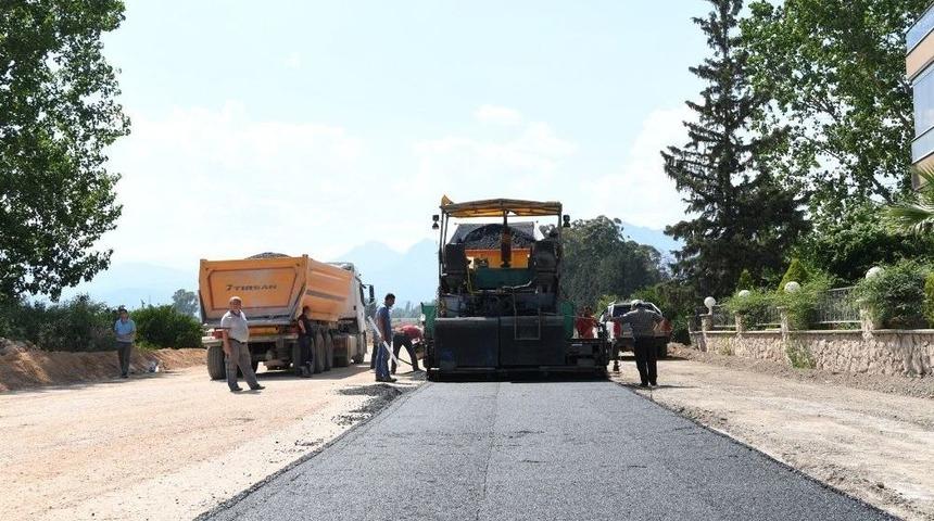 Konyaaltı Belediyesi&rsquo;nden G&ouml;ksu &Ccedil;ayı Yoluna Asfalt