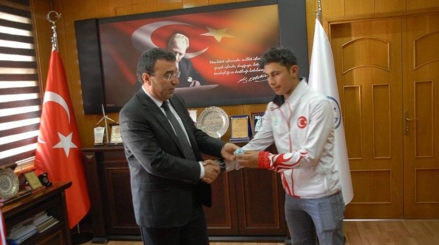 Başarılı Sporculardan Başkan Toksoy&rsquo;a Ziyaret