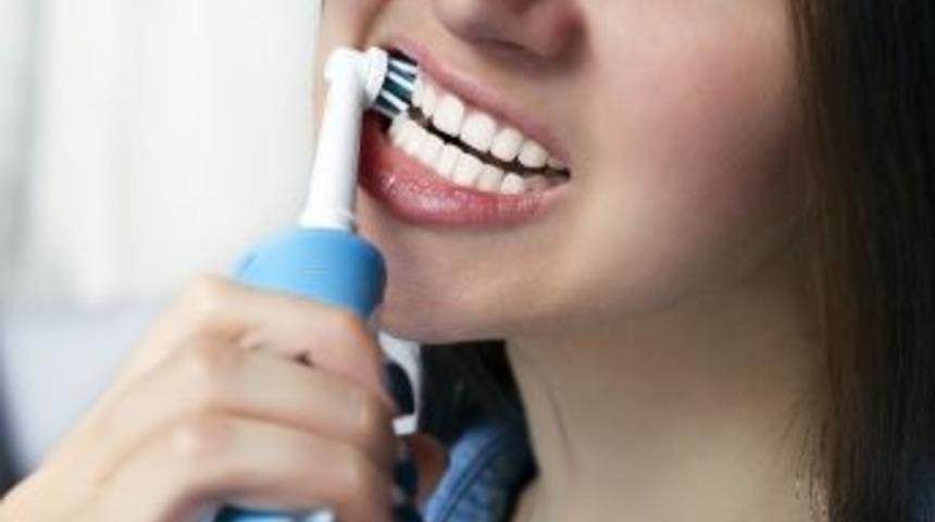 Şarjlı Diş Fır&ccedil;alarında Fır&ccedil;alama S&uuml;resine Dikkat