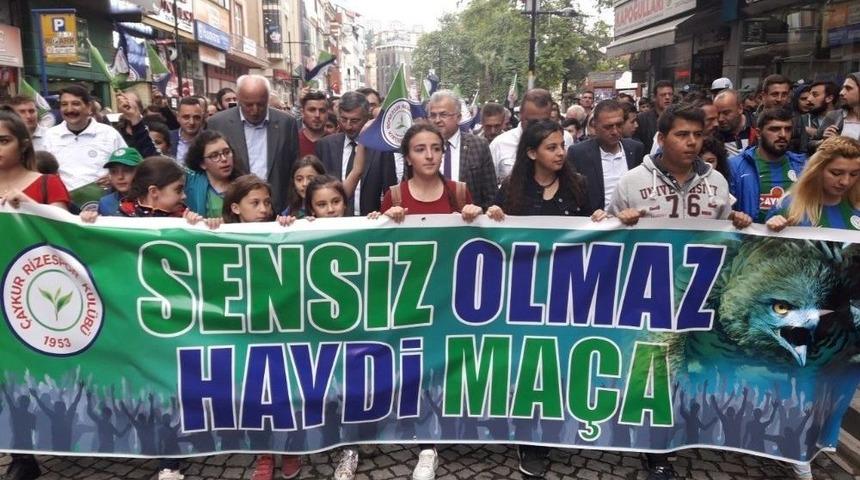 &Ccedil;aykur Rizespor&rsquo;a Destek İ&ccedil;in Y&uuml;r&uuml;d&uuml;ler