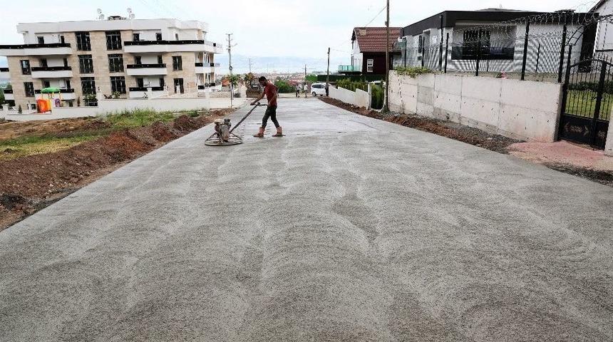 Başikele&rsquo;de 3 Sokak Betonla Kaplandı