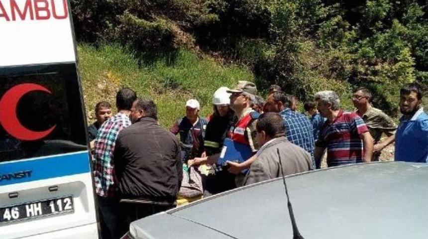 Cenaze Yolunda Kaza: 3 &Ouml;l&uuml;, 1 Yaralı