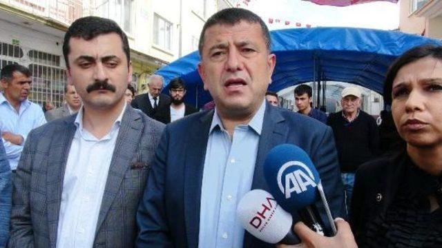 Chp’Li Vekillerden Şehit Yarbay Songül Yakut’Un Ailesine Taziye