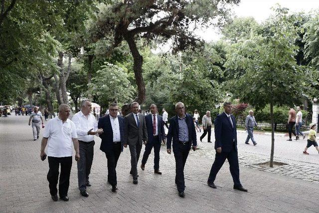 Başkan Kesimoğlu İstasyon Caddesi’nde İncelemelerde Bulundu