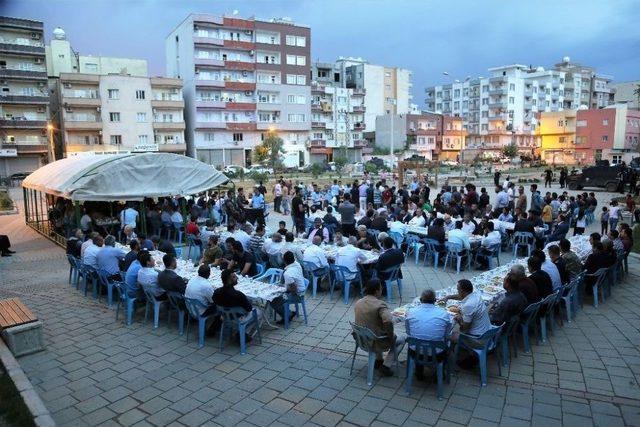 Kaymakam Adanur İftarını Vatandaşlarla Açtı