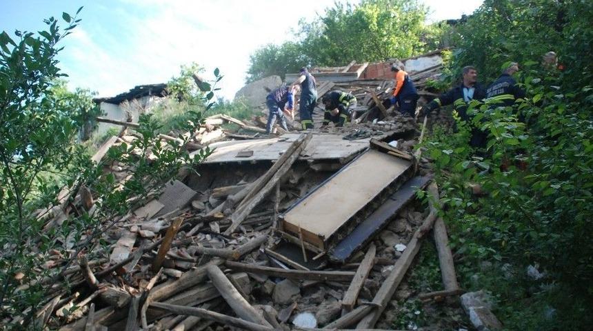 Metruk Evdeki G&ouml;&ccedil;&uuml;k Kurtarma Ekiplerini Alarma Ge&ccedil;irdi