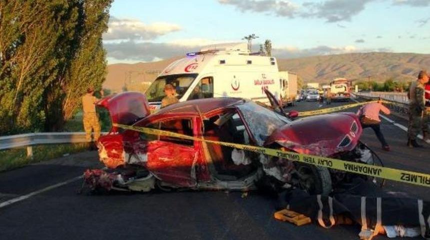 Elazığ'da Kaza: 1 &Ouml;l&uuml;, 2 Yaralı