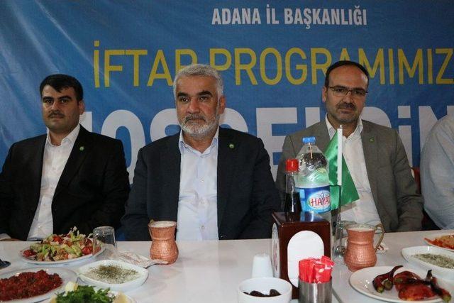 Adana’da, Hüda Par’dan İftar Yemeği