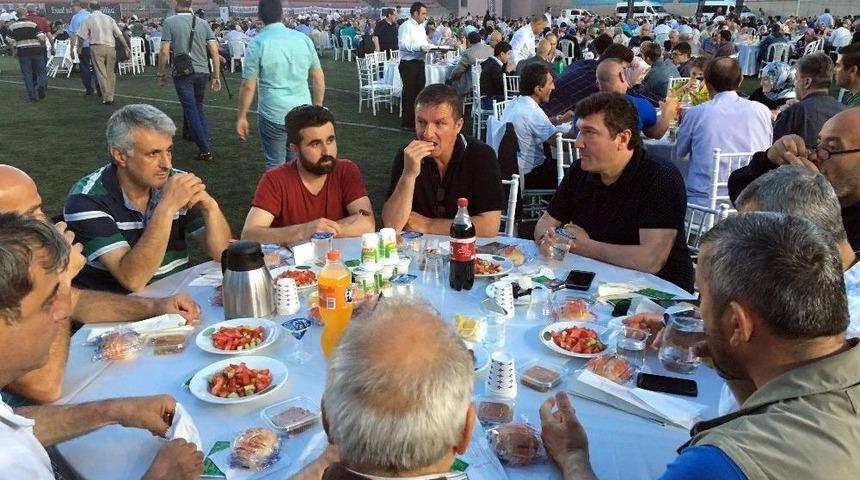 Servis Şof&ouml;rleri Fatih&rsquo;te İftar Sofrasında Buluştu
