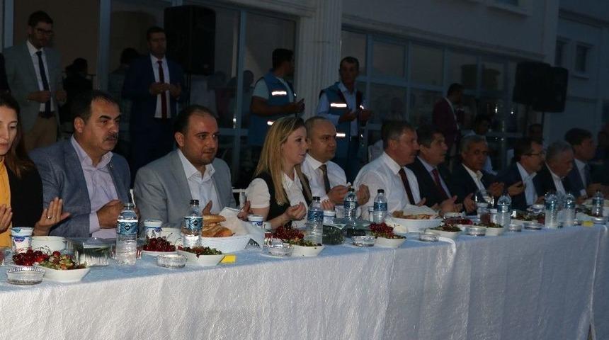 Ak Parti İftar Softasında Buluştu