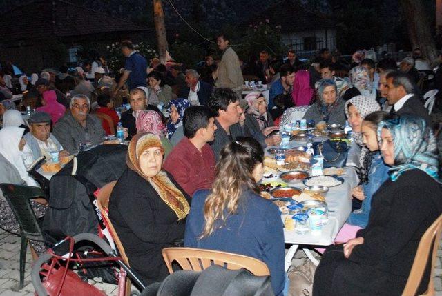 15 Temmuz Şehidinin Ailesinden İftar Yemeği 3