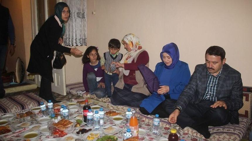 Vali Musa Işın, &Ccedil;ift&ccedil;i Ailesi İle İftarda Bir Araya Geldi