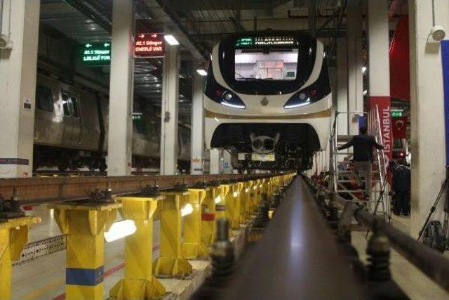 Yeni Metro Araçları Raylarla Buluştu