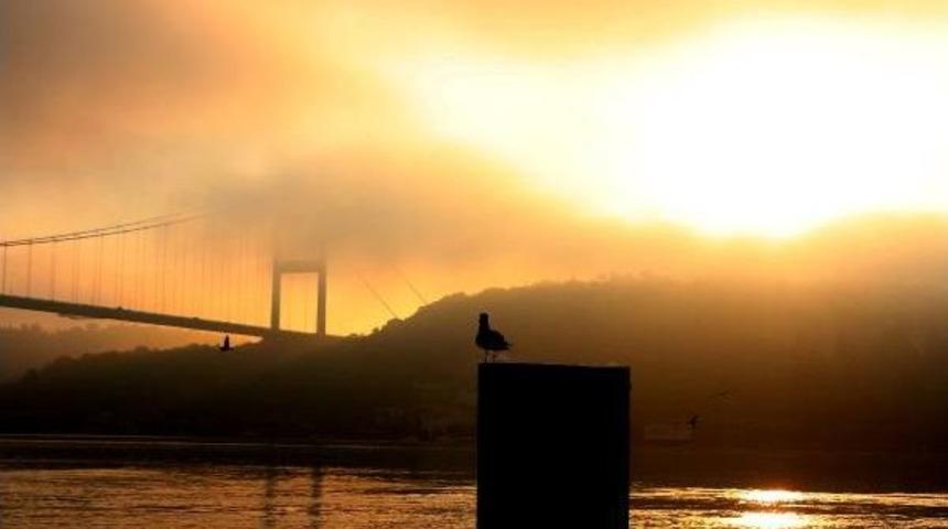 Boğaz'da Sis Etkili Oluyor