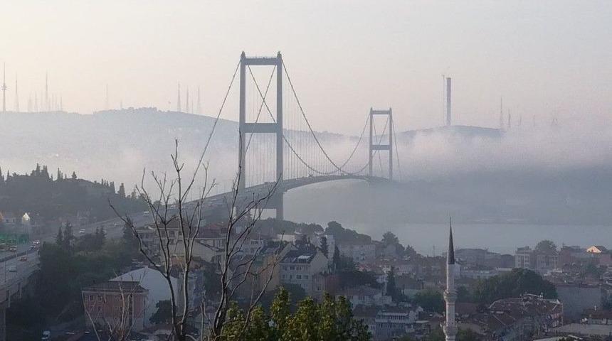 İstanbul Boğazı&rsquo;nda Sis Etkili Oldu