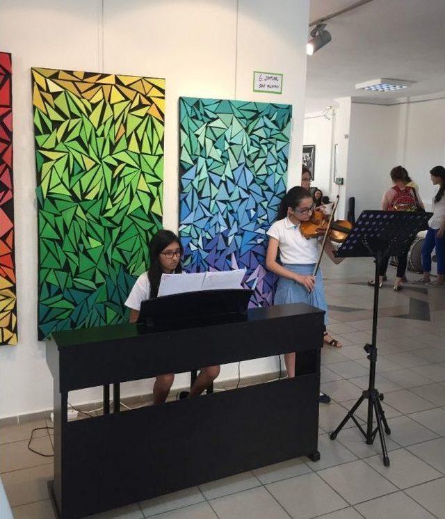 Aydın Bah&ccedil;eşehir Koleji &Ouml;ğrencilerinden &rsquo;fark&rsquo; Temalı Resim Sergisi 1