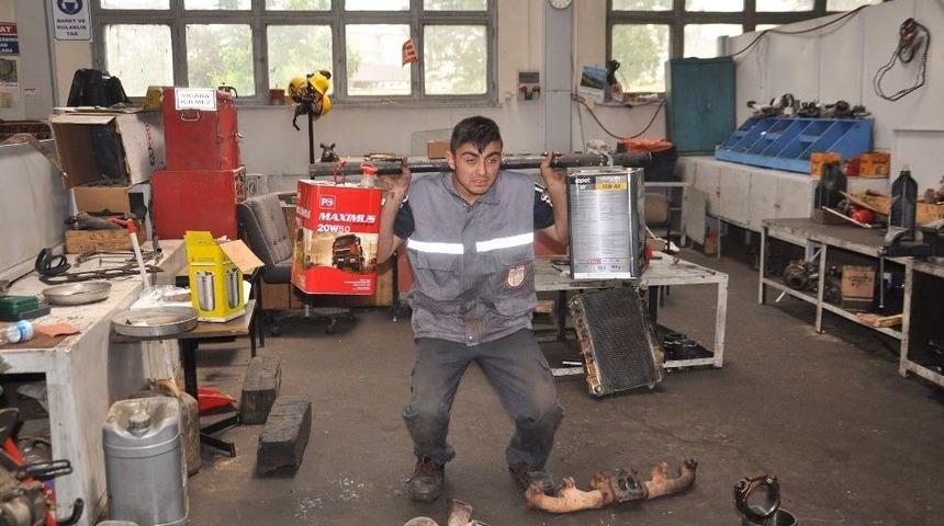 Tamirhanede D&uuml;nya Şampiyonasına Hazırlanıyor