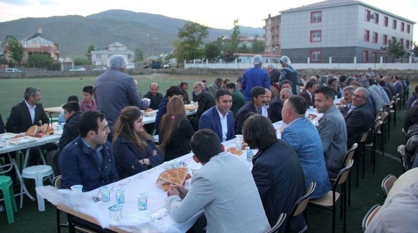 Muradiye&rsquo;de Belediyesinden İftar Yemeği
