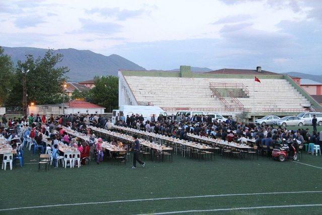 Muradiye’de Belediyesinden İftar Yemeği