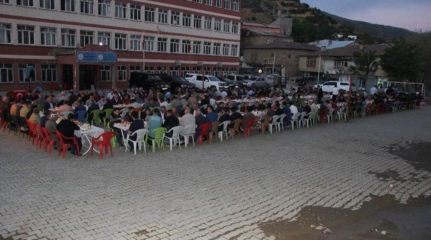 Şemdinli Belediyesinden İftar Yemeği