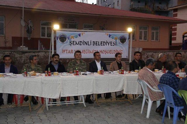 Şemdinli Belediyesinden İftar Yemeği