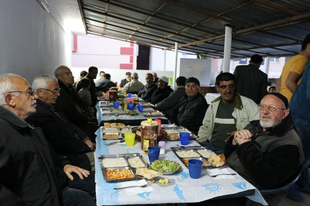 Bu K&ouml;yden İftar Saatinde A&ccedil; Ge&ccedil;me Şansınız Yok