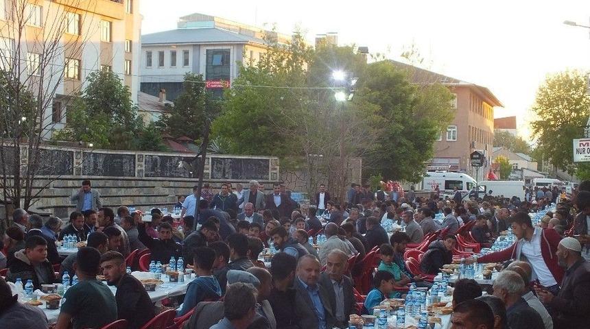 Malazgirt Kardeşlik İftarına Katılım Y&uuml;ksek Oldu