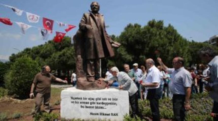 Karşıyaka, Nazım Hikmet&rsquo;i Andı
