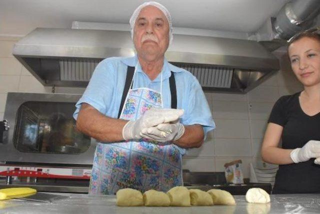 Eşini Kaybetti, 75 Yaşında Yemek Kursuna Gidip Yaşama Tutundu