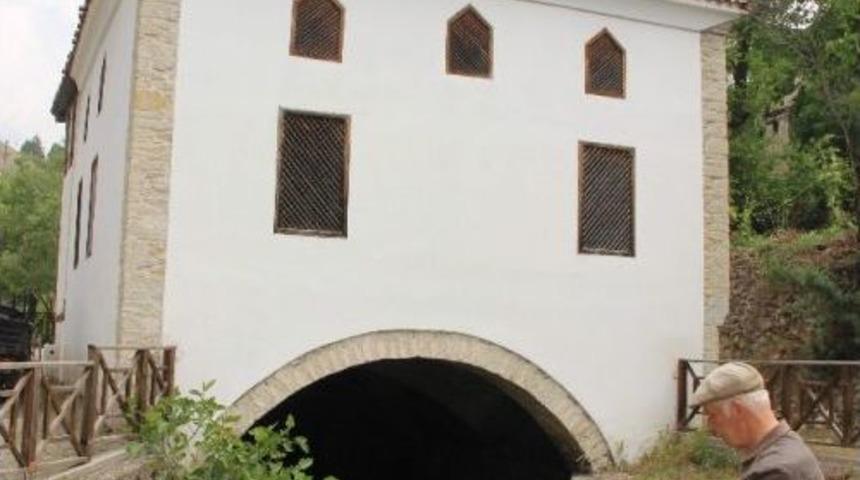 Ka&ccedil;ak Cami Hikayesi Ve Mimarisi İle Dikkat &Ccedil;ekiyor