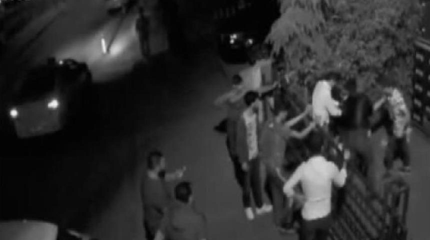 (&ouml;zel Haber) Hırsızları &Ouml;nce Tekme Tokat D&ouml;vd&uuml;ler, Sonra Polise Teslim Ettiler