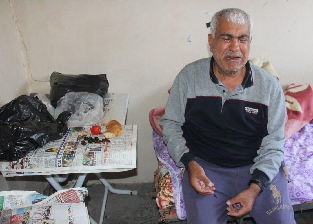 Oğlu Finlandiya&rsquo;da Bir &Uuml;niversitede &Ouml;ğretim G&ouml;revlisi Olan Kısmi Fel&ccedil;li Adam, Hayatta Kalma M&uuml;cadelesi Veriyor