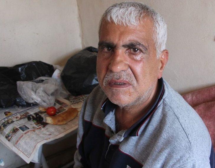 Oğlu Finlandiya’da Bir Üniversitede Öğretim Görevlisi Olan Kısmi Felçli Adam, Hayatta Kalma Mücadelesi Veriyor G3