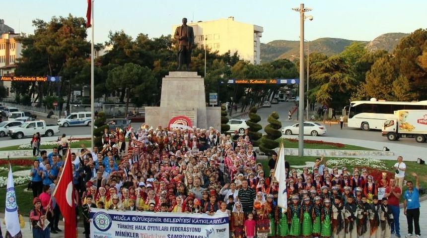 Şampiyona Kortej Y&uuml;r&uuml;y&uuml;ş&uuml; İle Başladı