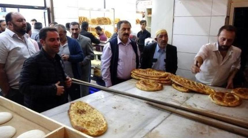 Erzurum'da Iftar &Ouml;ncesi Uzayan Kuyruklar