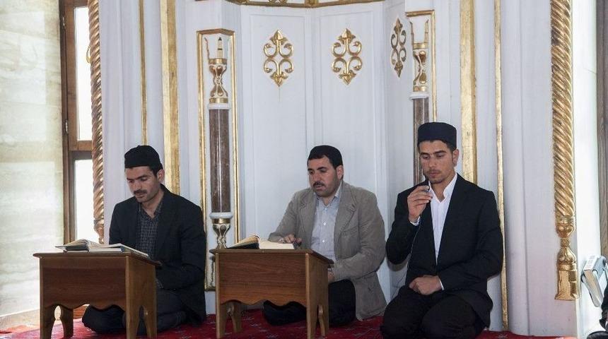 Hafızlar Mukabele Okuyor