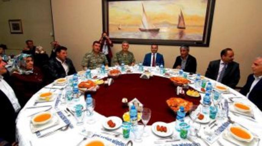 Erciş&rsquo;te Şehit Aileleri Ve Gaziler Onuruna İftar Yemeği