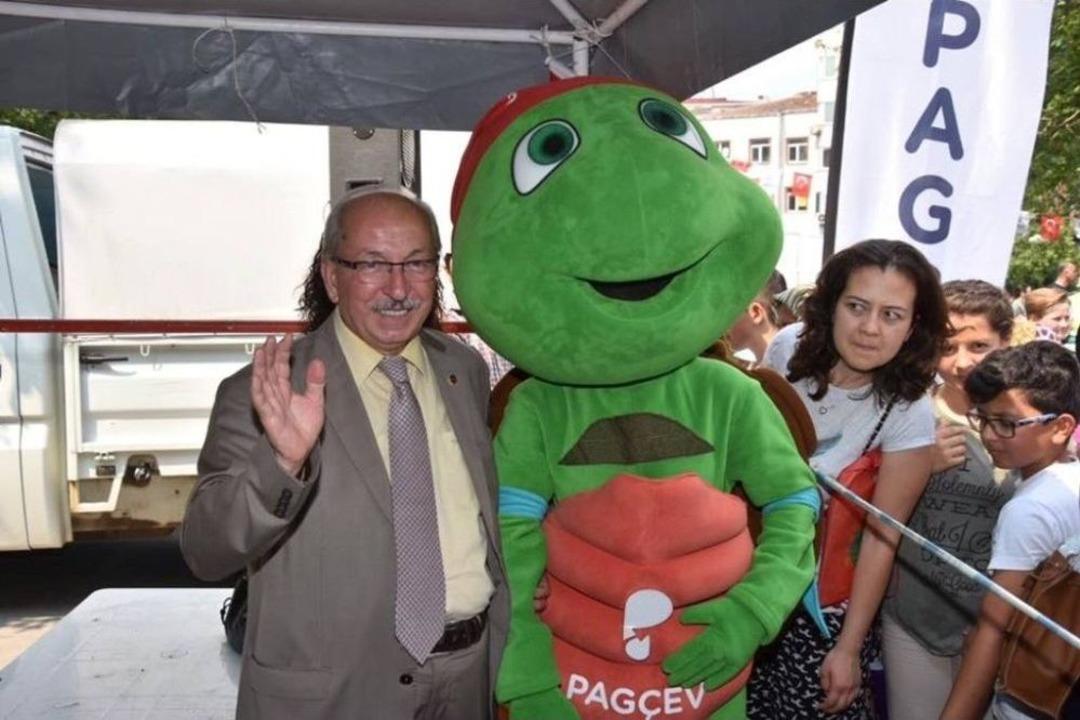 Başkan Albayrak, &Ccedil;ocuklarla Atık Lastiklere &Ccedil;i&ccedil;ek Ekti